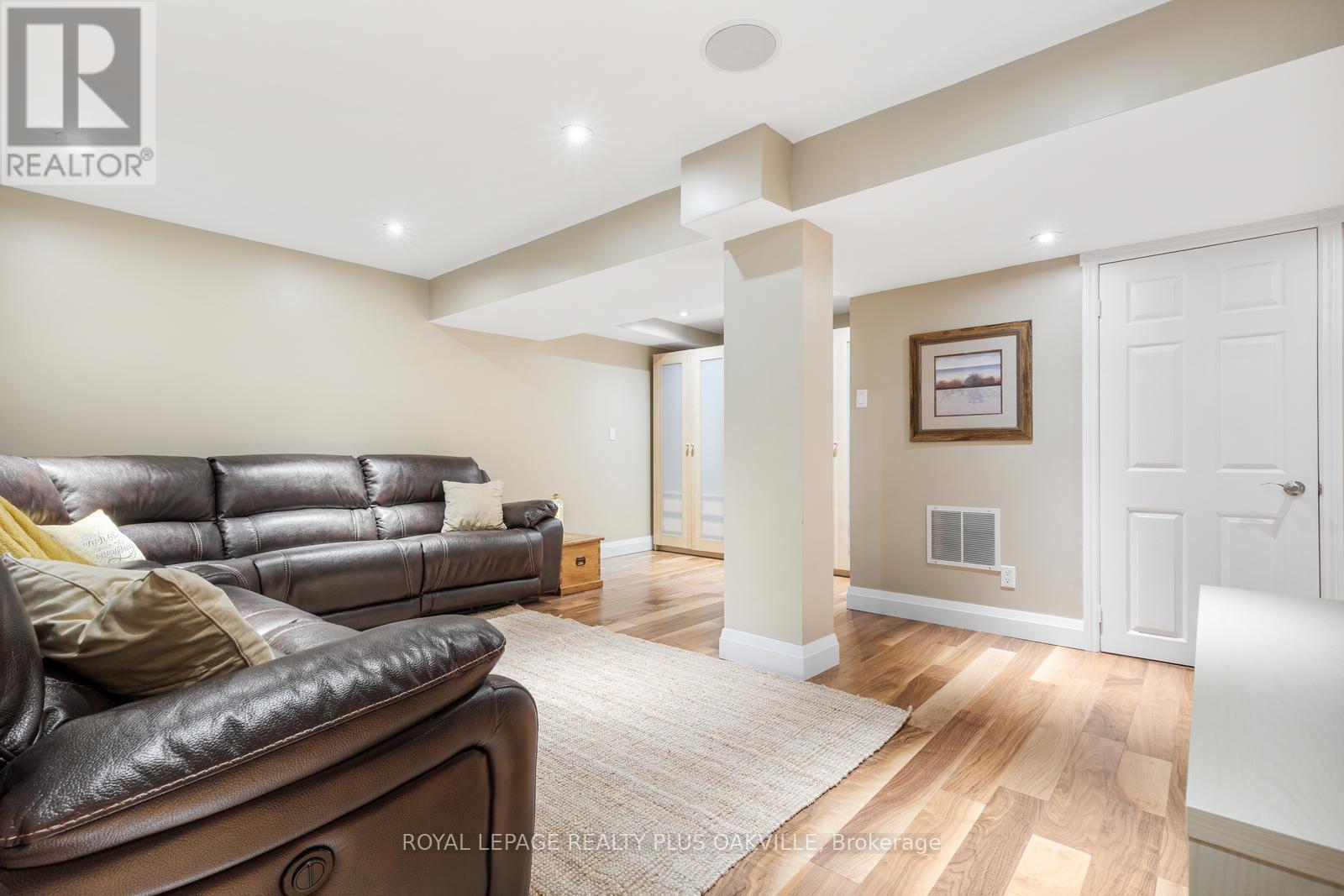 












5950 PAGOSA COURT

,
Mississauga,




Ontario
L5M2M8


