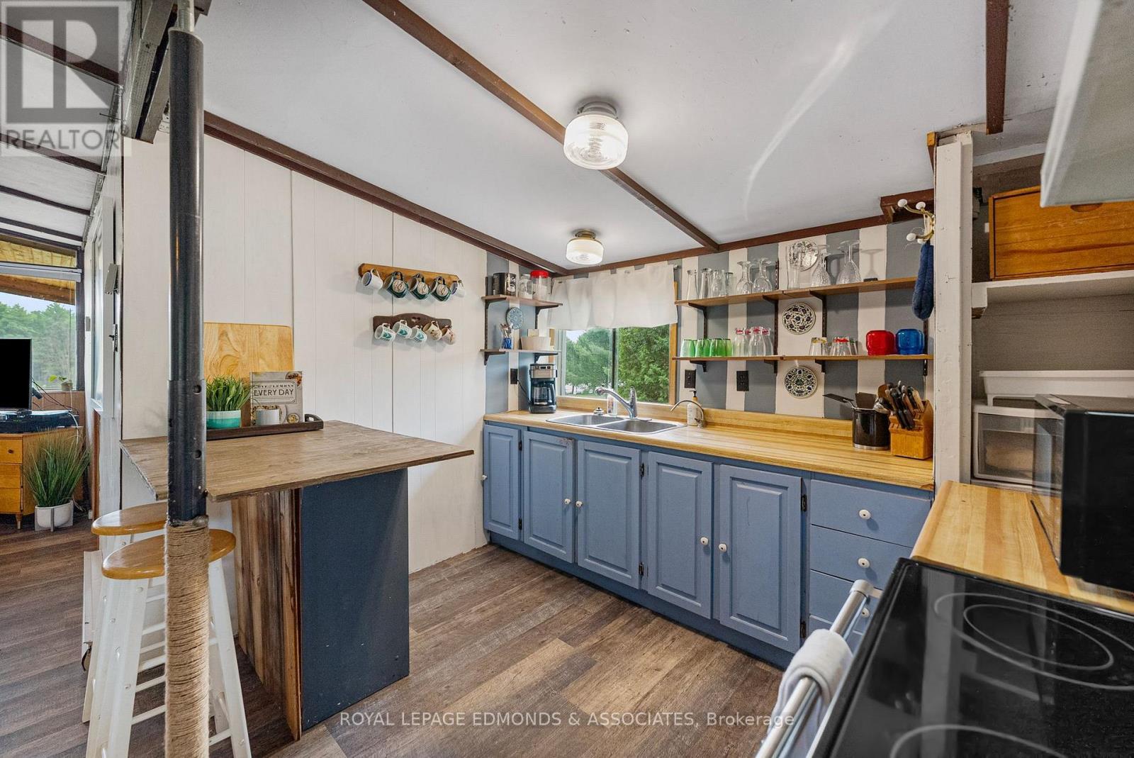 












182 GREENWAY DRIVE

,
Whitewater Region,




Ontario
K0J2L0

