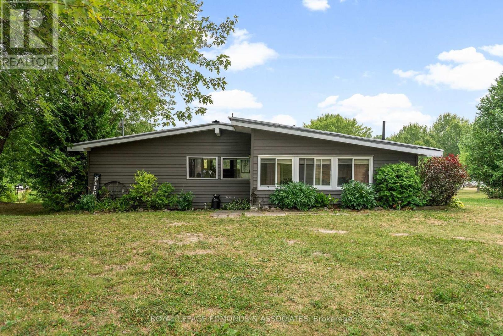 












182 GREENWAY DRIVE

,
Whitewater Region,




Ontario
K0J2L0

