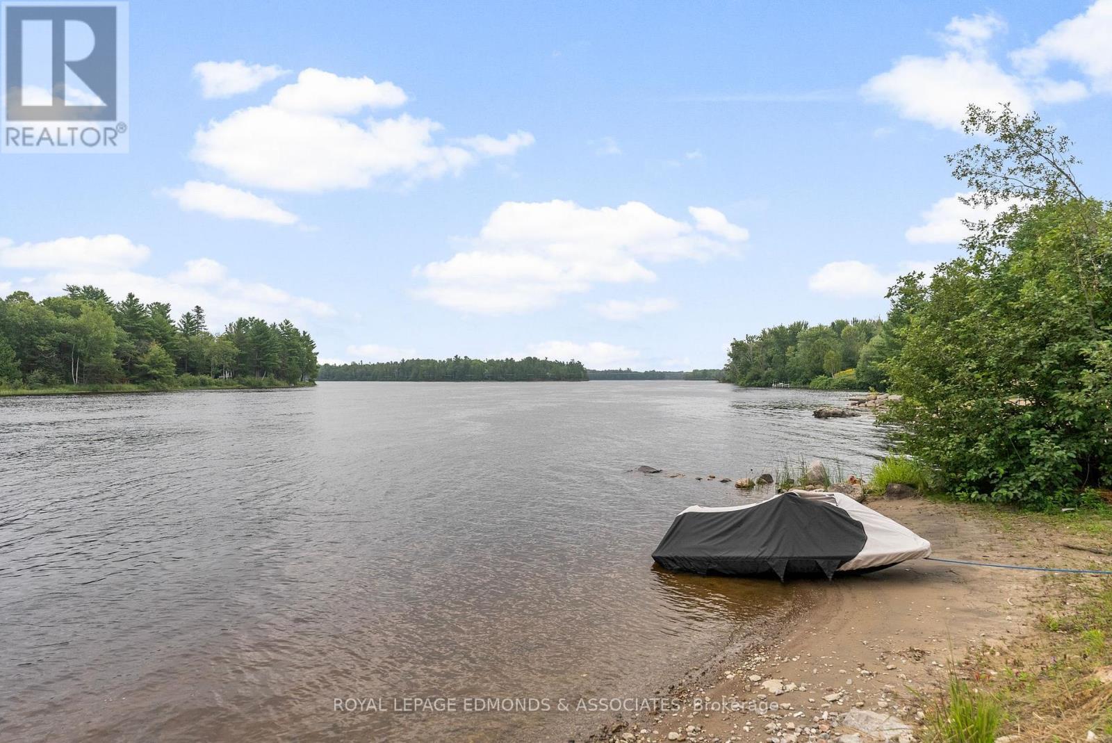 












182 GREENWAY DRIVE

,
Whitewater Region,




Ontario
K0J2L0

