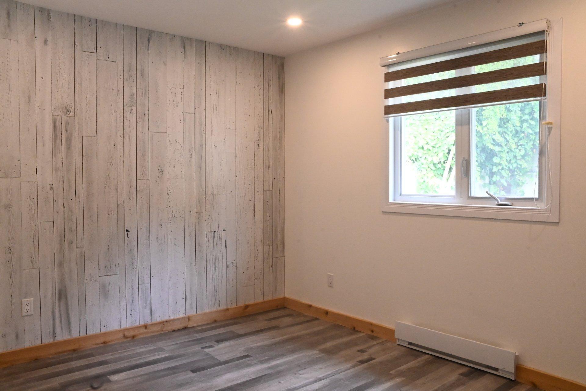 









7655


Rue des Cyprès

,
Laval (Duvernay),




QC
H7A3L9

