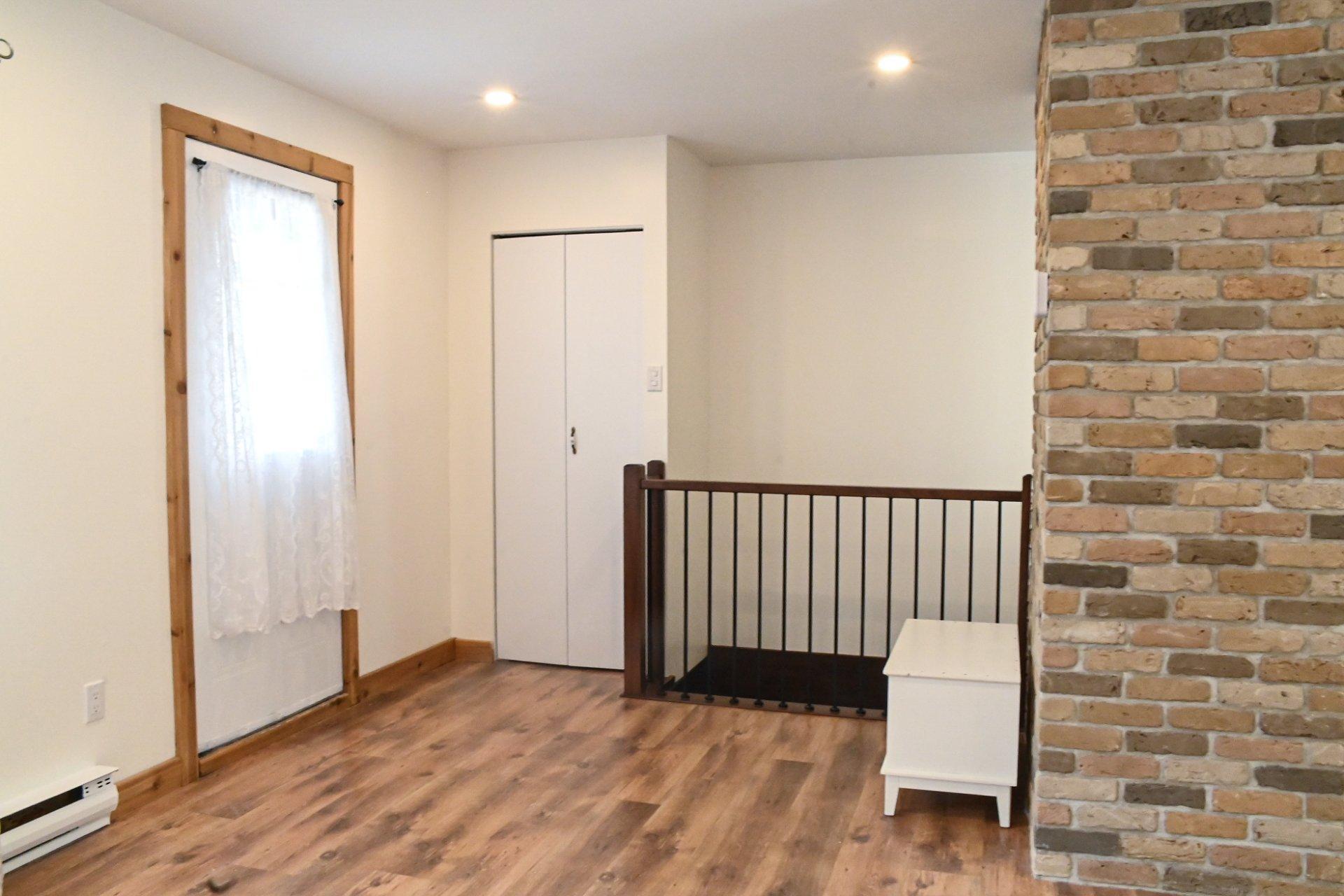 









7655


Rue des Cyprès

,
Laval (Duvernay),




QC
H7A3L9

