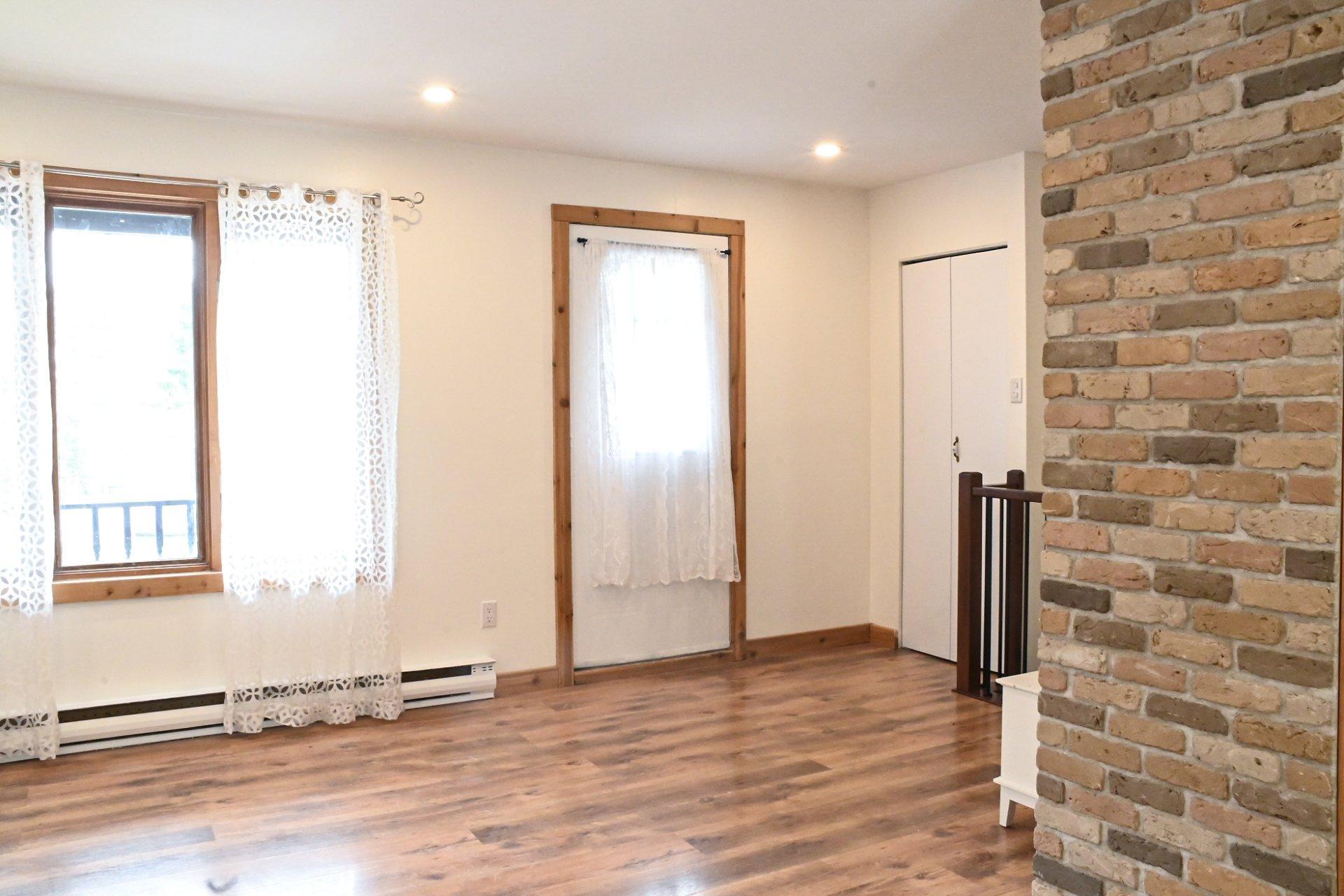 









7655


Rue des Cyprès

,
Laval (Duvernay),




QC
H7A3L9

