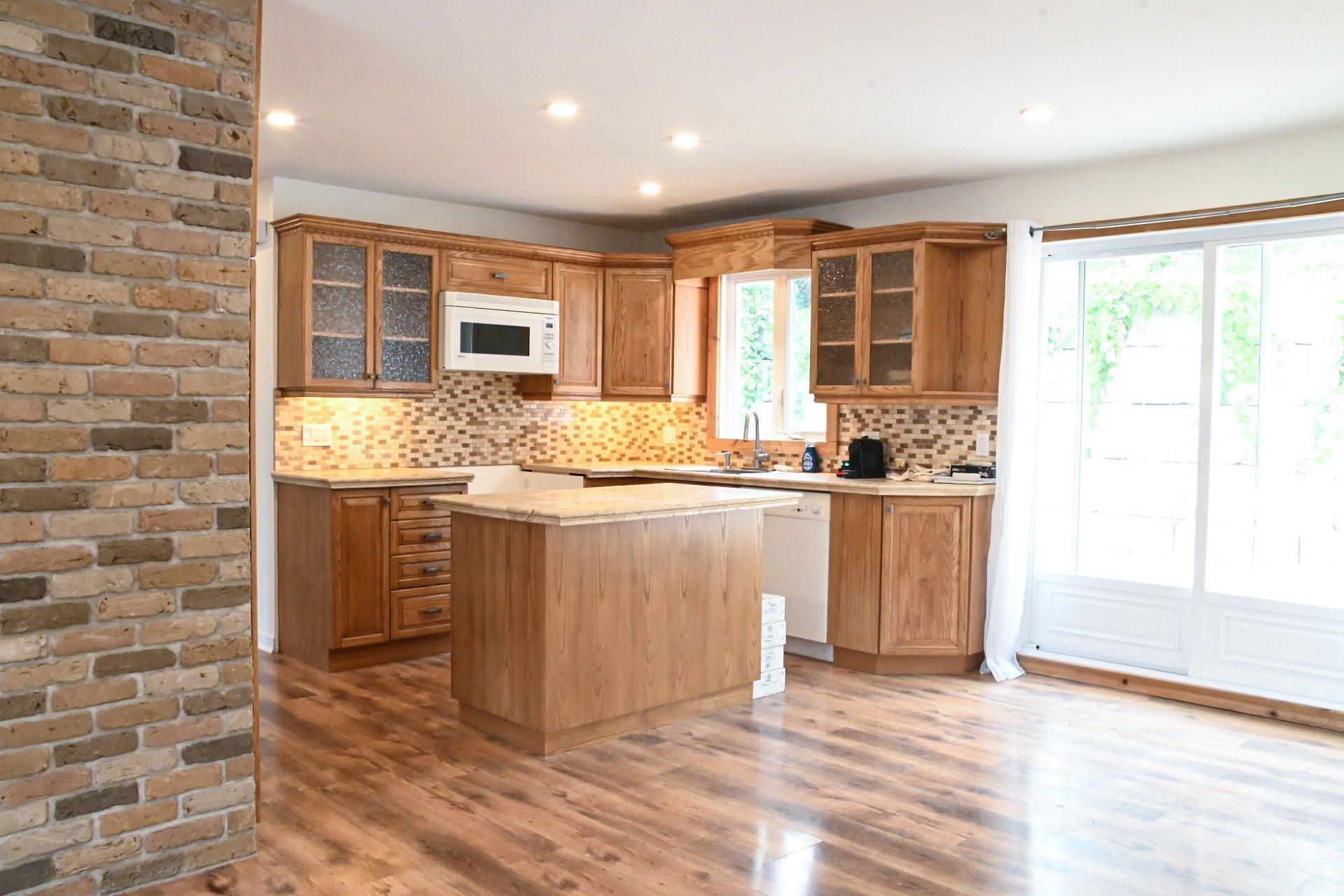 









7655


Rue des Cyprès

,
Laval (Duvernay),




QC
H7A3L9

