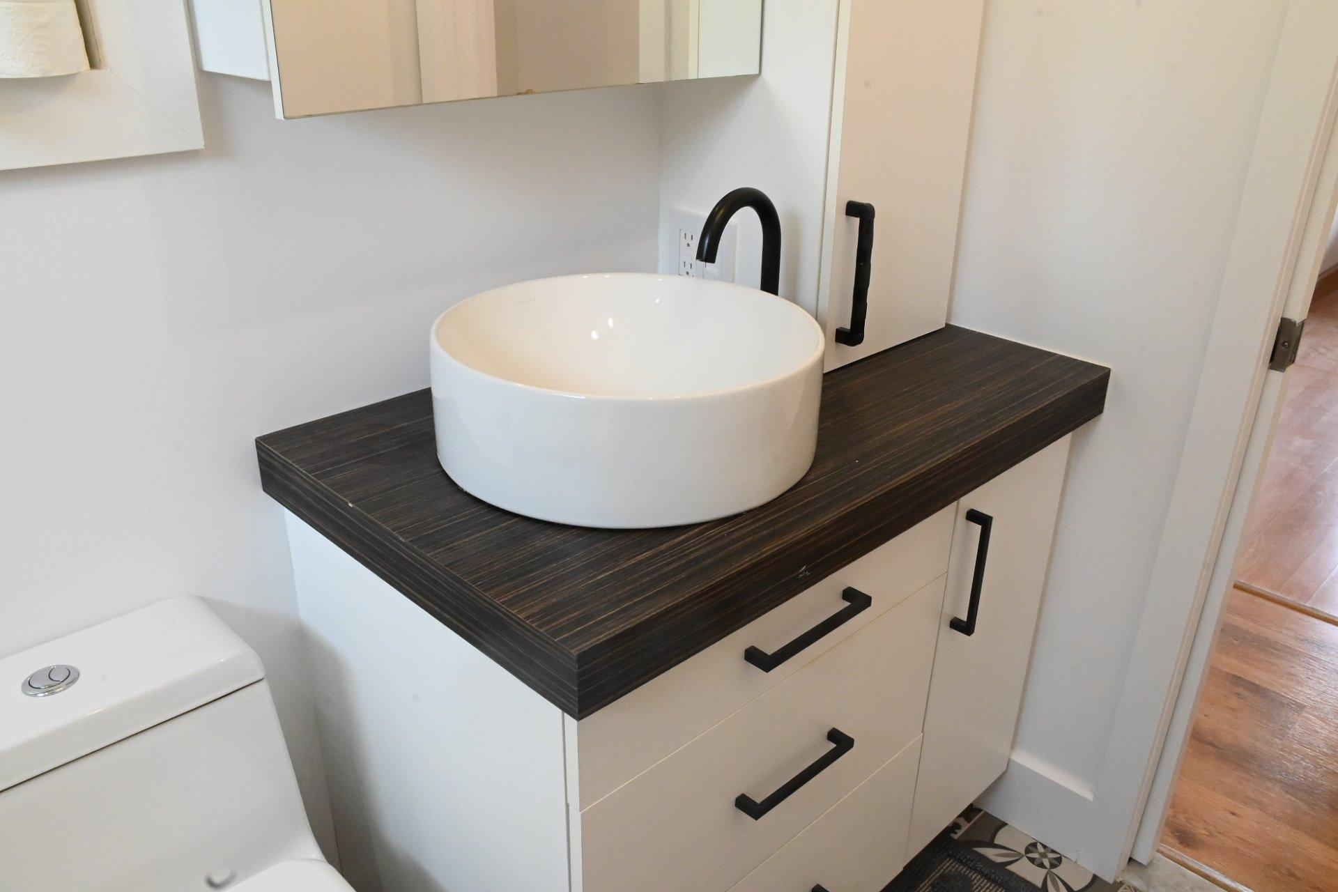 









7655


Rue des Cyprès

,
Laval (Duvernay),




QC
H7A3L9

