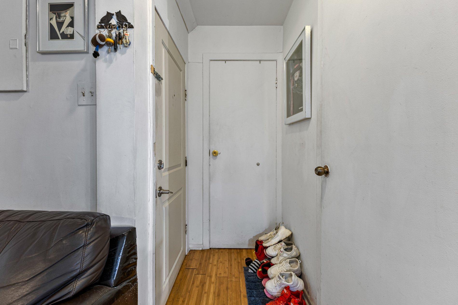 









7735


13e Avenue

,
Montréal (Villeray/Saint-Michel/Parc-Extension),




QC
H2A2X8

