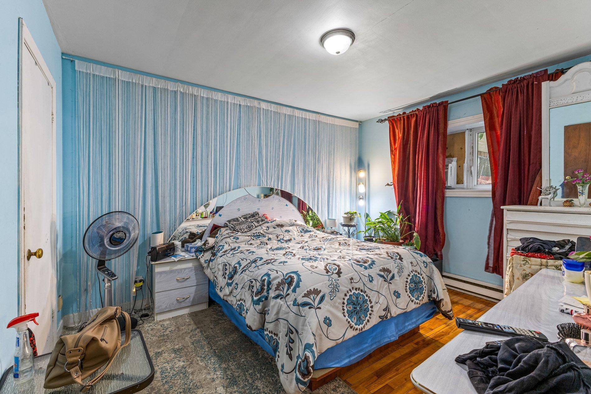 









7735


13e Avenue

,
Montréal (Villeray/Saint-Michel/Parc-Extension),




QC
H2A2X8

