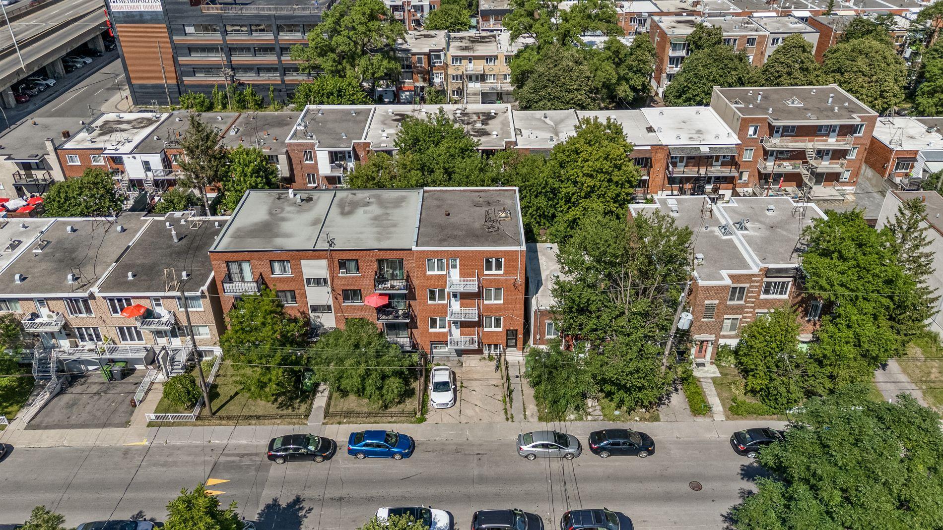 









7735


13e Avenue

,
Montréal (Villeray/Saint-Michel/Parc-Extension),




QC
H2A2X8

