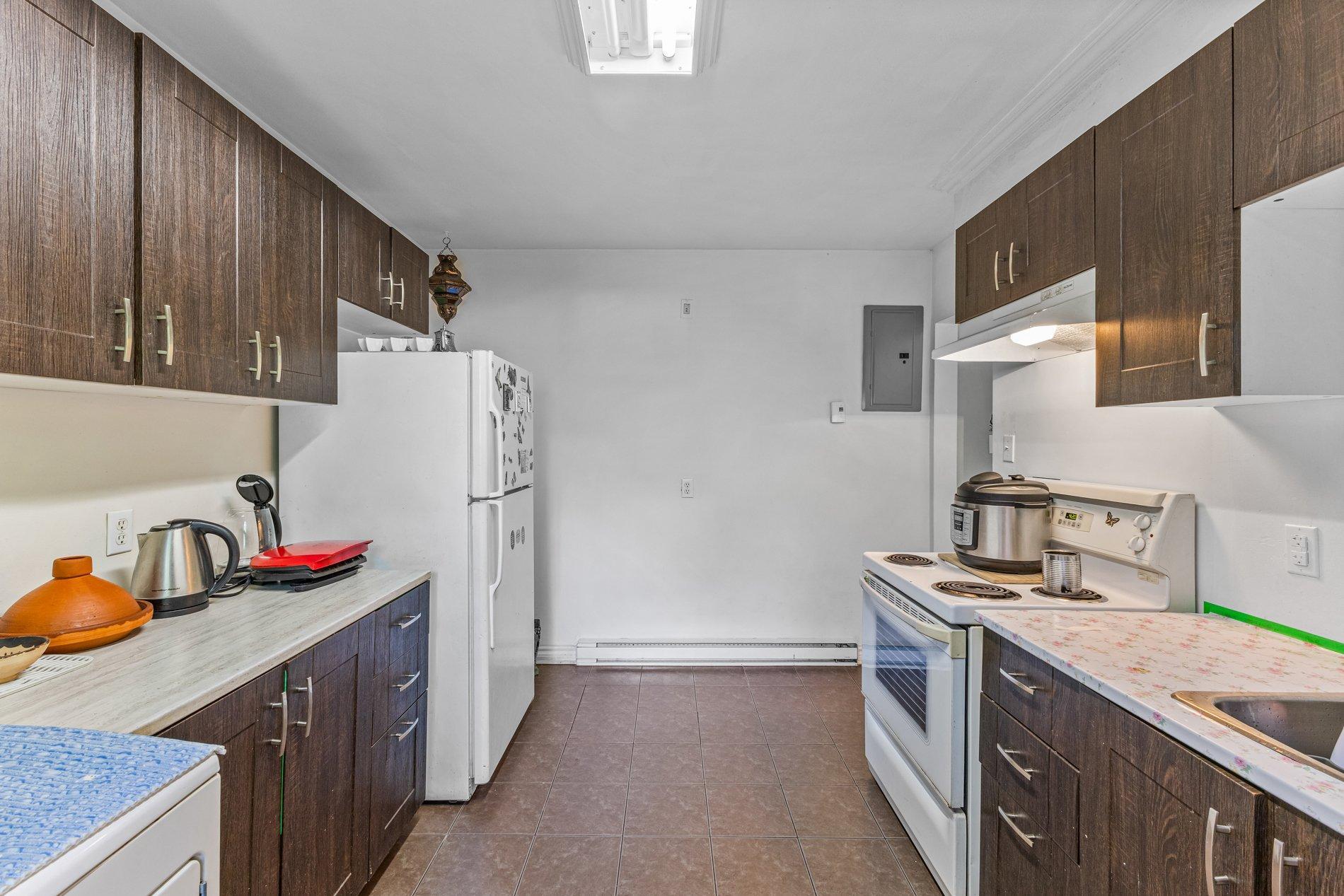 









7735


13e Avenue

,
Montréal (Villeray/Saint-Michel/Parc-Extension),




QC
H2A2X8

