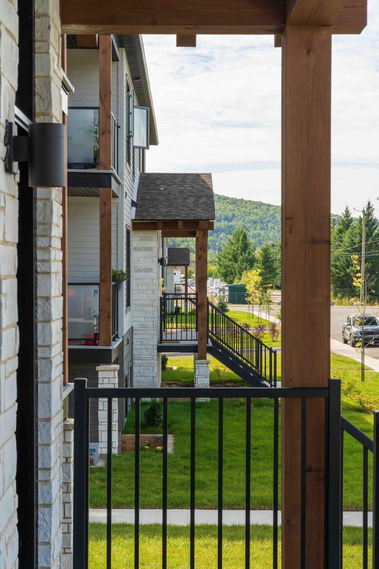 









645


Rue Légaré

, 100,
Mont-Tremblant,




QC
J8E0S6

