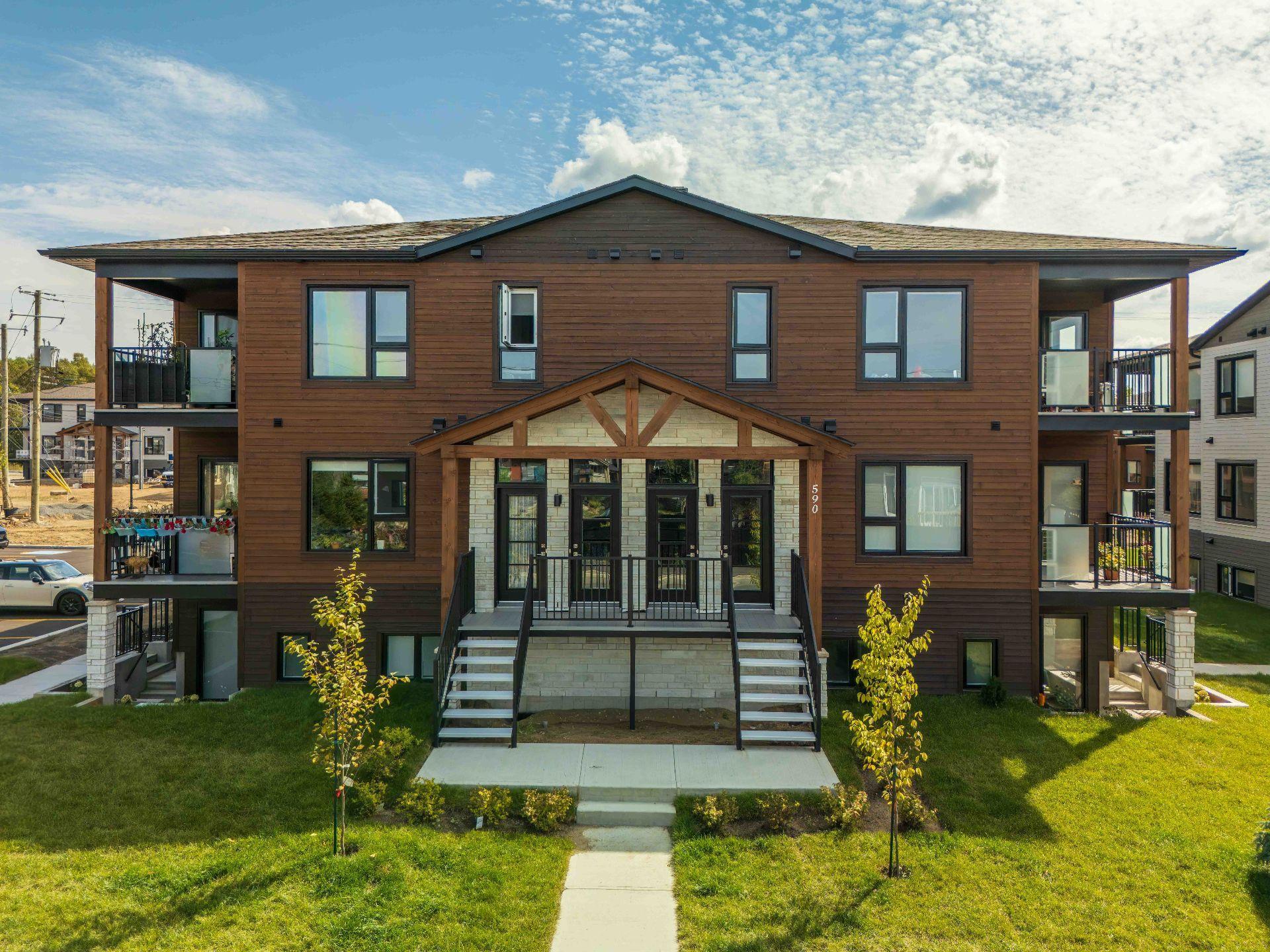 









645


Rue Légaré

, 100,
Mont-Tremblant,




QC
J8E0S6

