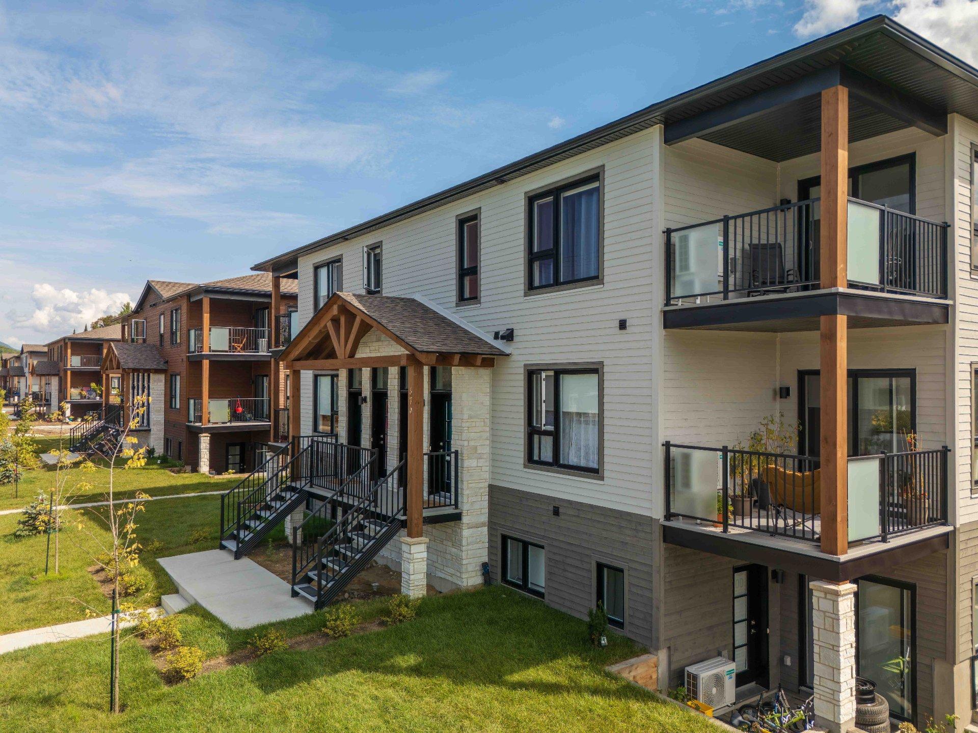 









645


Rue Légaré

, 100,
Mont-Tremblant,




QC
J8E0S6

