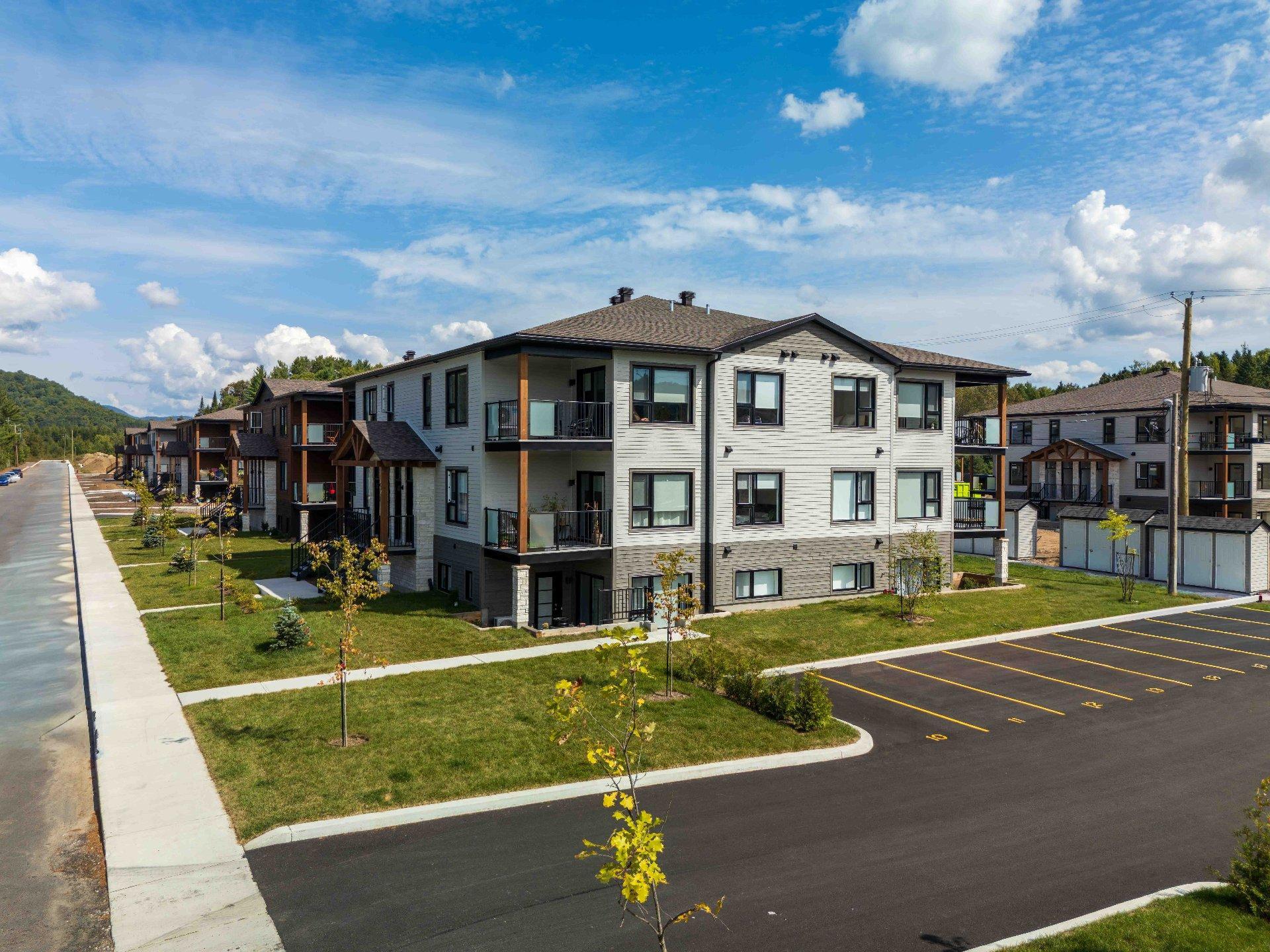 









645


Rue Légaré

, 100,
Mont-Tremblant,




QC
J8E0S6

