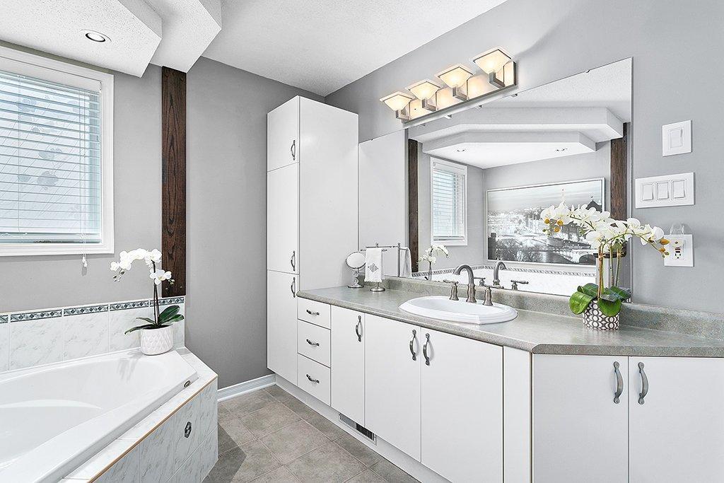 









62


Rue Norval-Jones

,
Gatineau (Aylmer),




QC
J9H7H3

