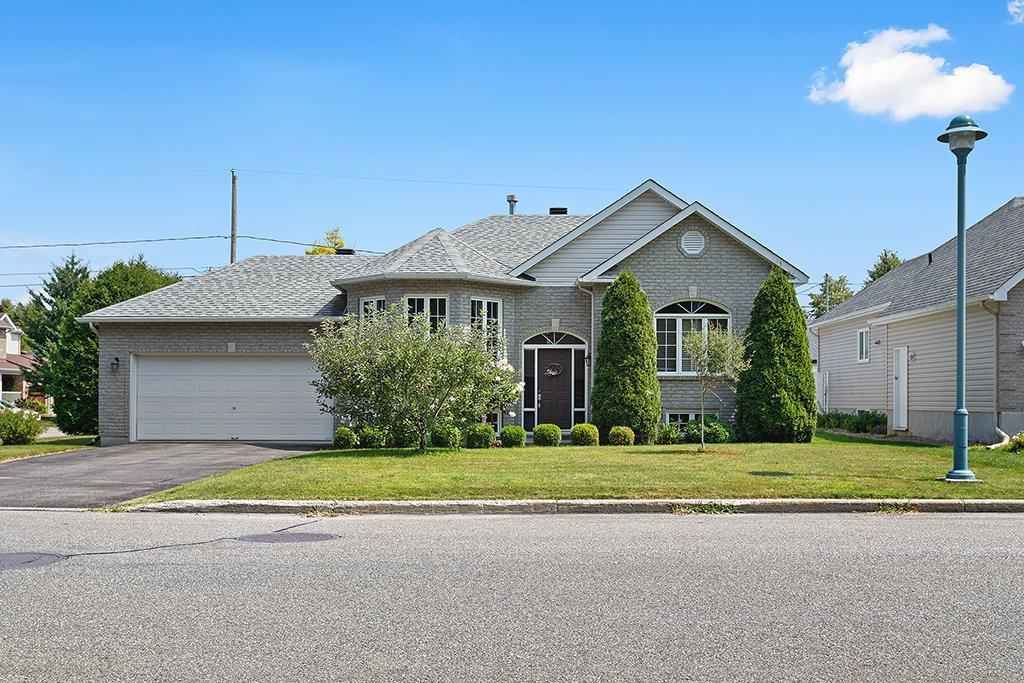 









62


Rue Norval-Jones

,
Gatineau (Aylmer),




QC
J9H7H3

