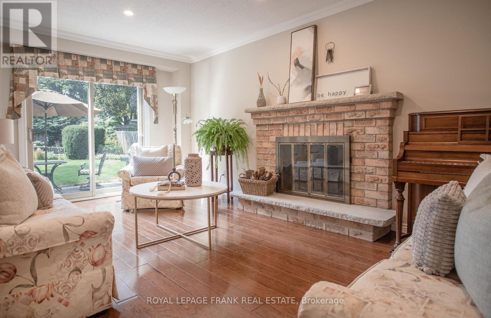 












317 PRINCE OF WALES DRIVE

,
Whitby (Blue Grass Meadows),




Ontario
L1N6P2

