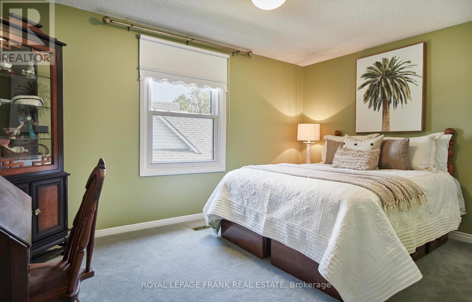 












317 PRINCE OF WALES DRIVE

,
Whitby (Blue Grass Meadows),




Ontario
L1N6P2

