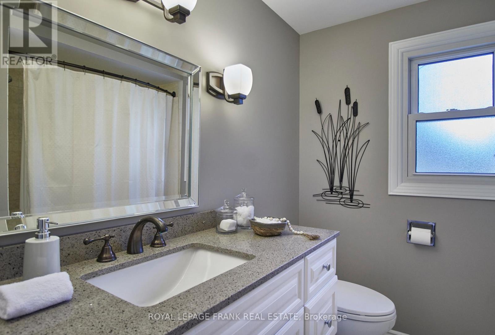 












317 PRINCE OF WALES DRIVE

,
Whitby (Blue Grass Meadows),




Ontario
L1N6P2


