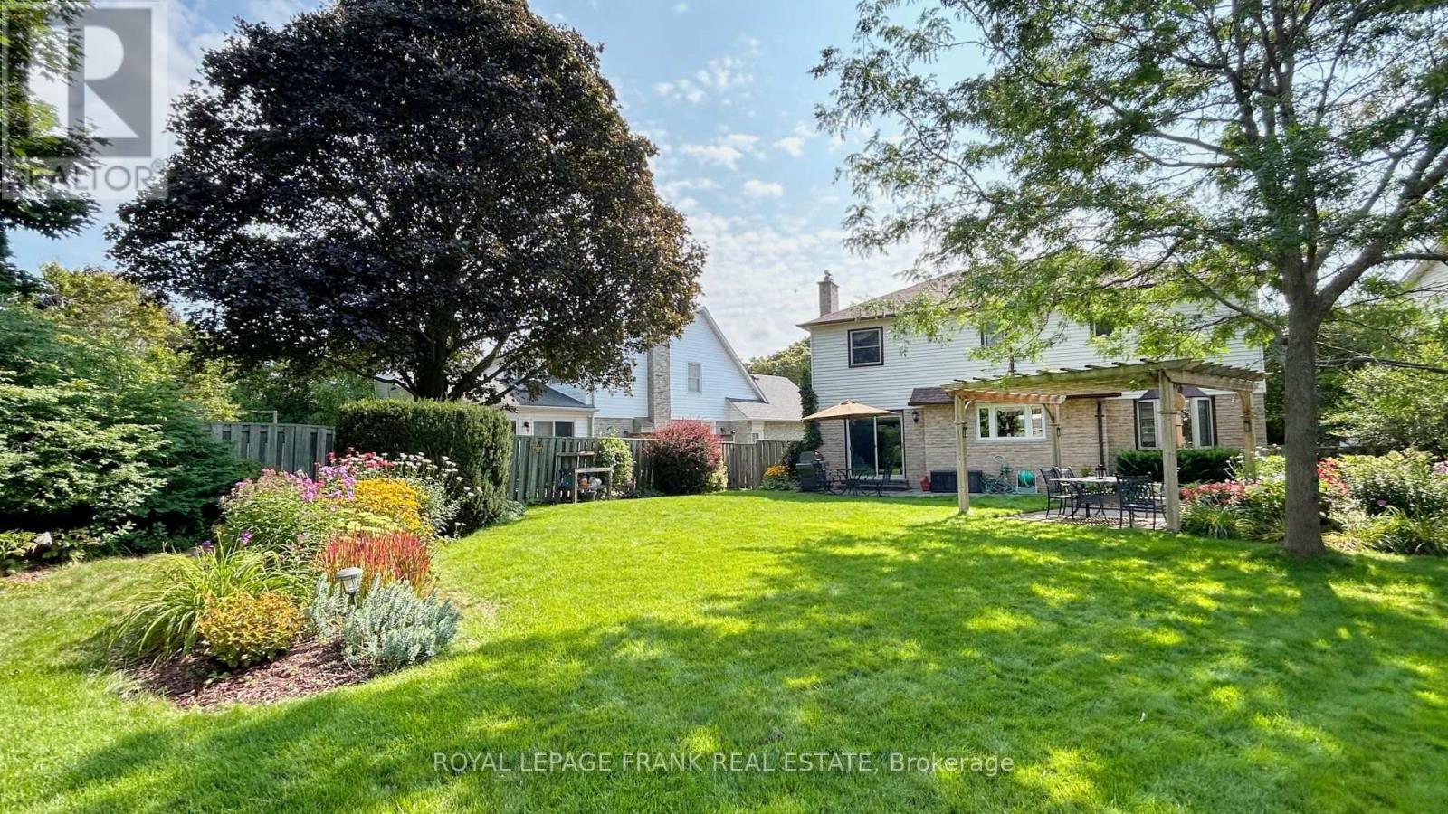 












317 PRINCE OF WALES DRIVE

,
Whitby (Blue Grass Meadows),




Ontario
L1N6P2

