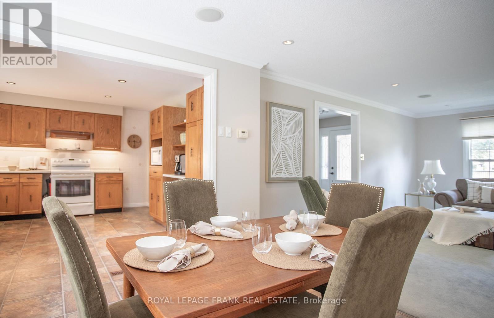 












317 PRINCE OF WALES DRIVE

,
Whitby (Blue Grass Meadows),




Ontario
L1N6P2

