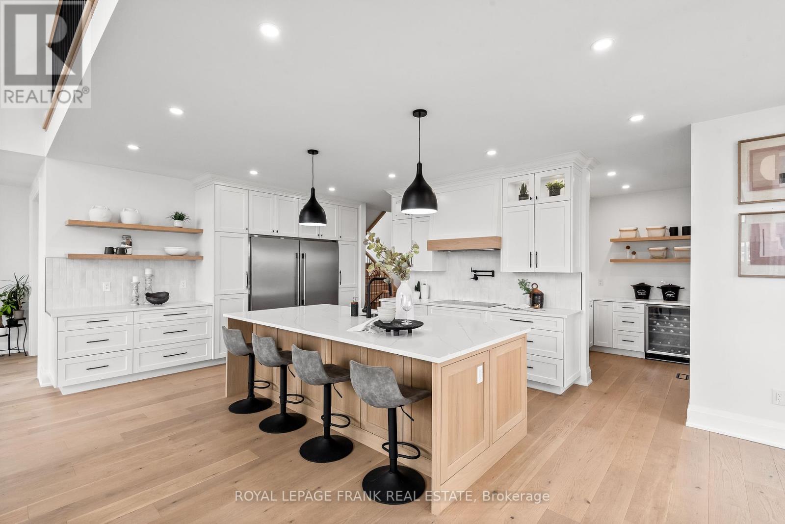 












27 MORTON LINE

,
Cavan Monaghan (Cavan Twp),




Ontario
L0A1C0

