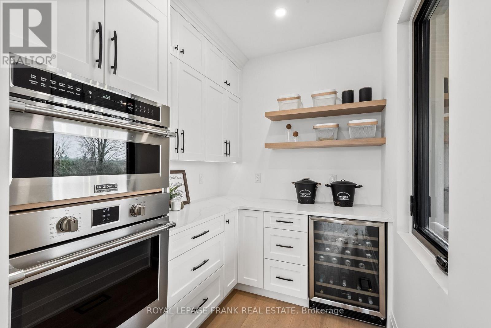












27 MORTON LINE

,
Cavan Monaghan (Cavan Twp),




Ontario
L0A1C0

