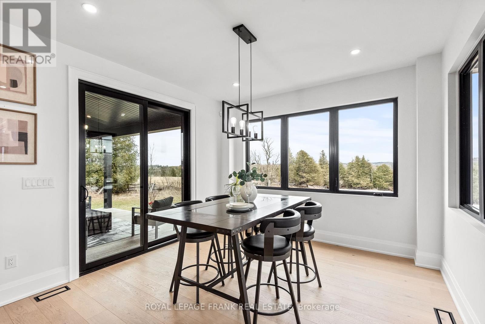 












27 MORTON LINE

,
Cavan Monaghan (Cavan Twp),




Ontario
L0A1C0

