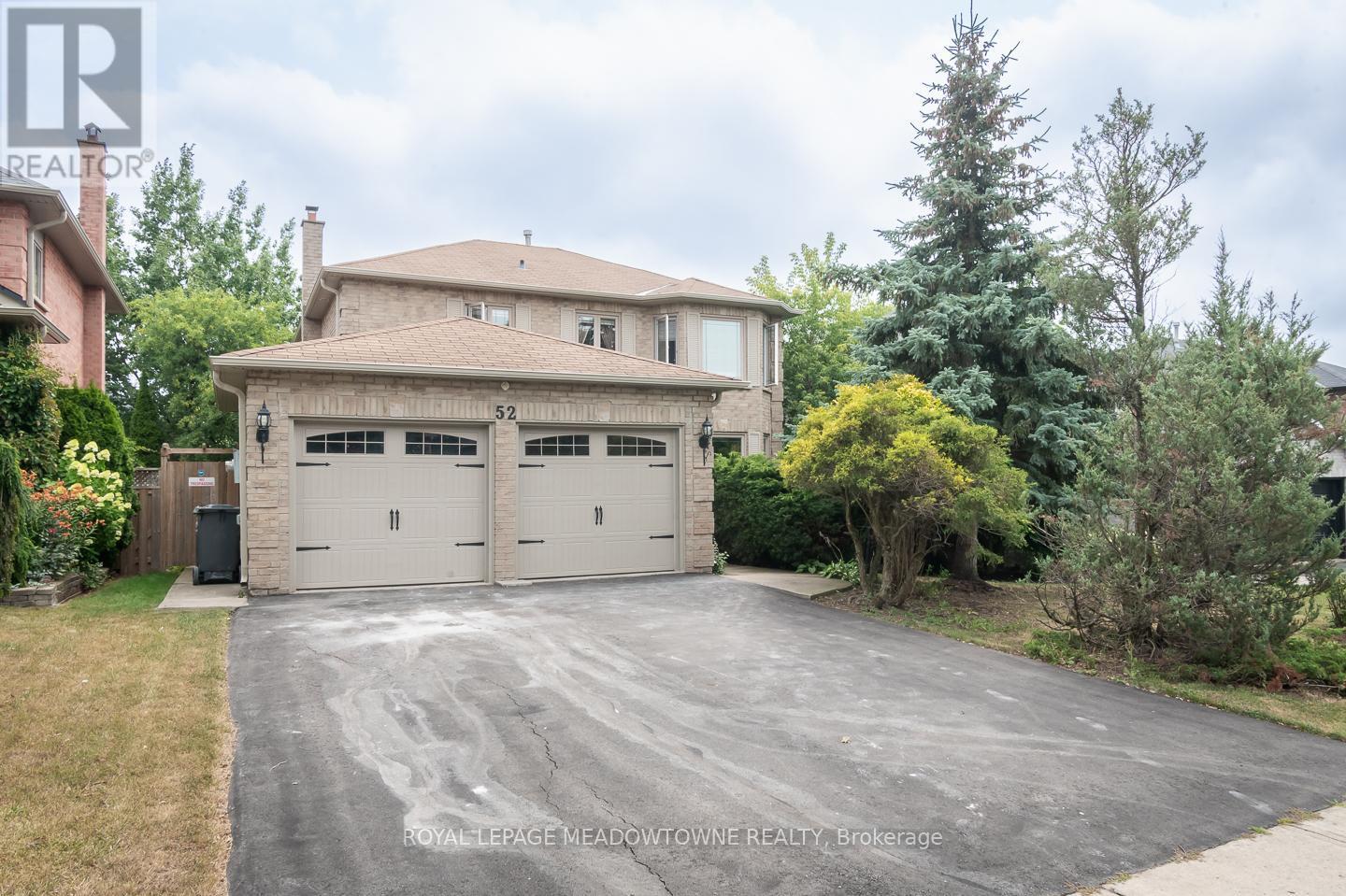












52 RIVER OAKS BOULEVARD E

,
Oakville,




Ontario
L6H4C3

