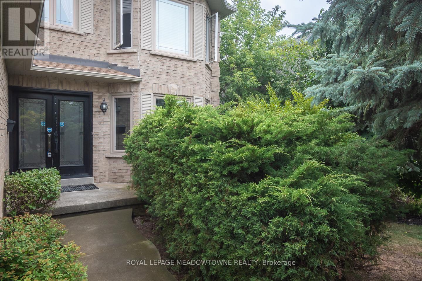 












52 RIVER OAKS BOULEVARD E

,
Oakville,




Ontario
L6H4C3

