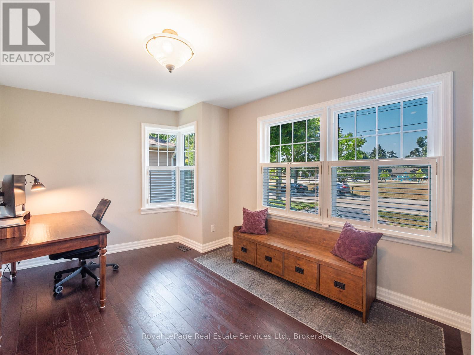 












247 ALLAN STREET

,
Oakville (OO Old Oakville),




Ontario
L6J3P2

