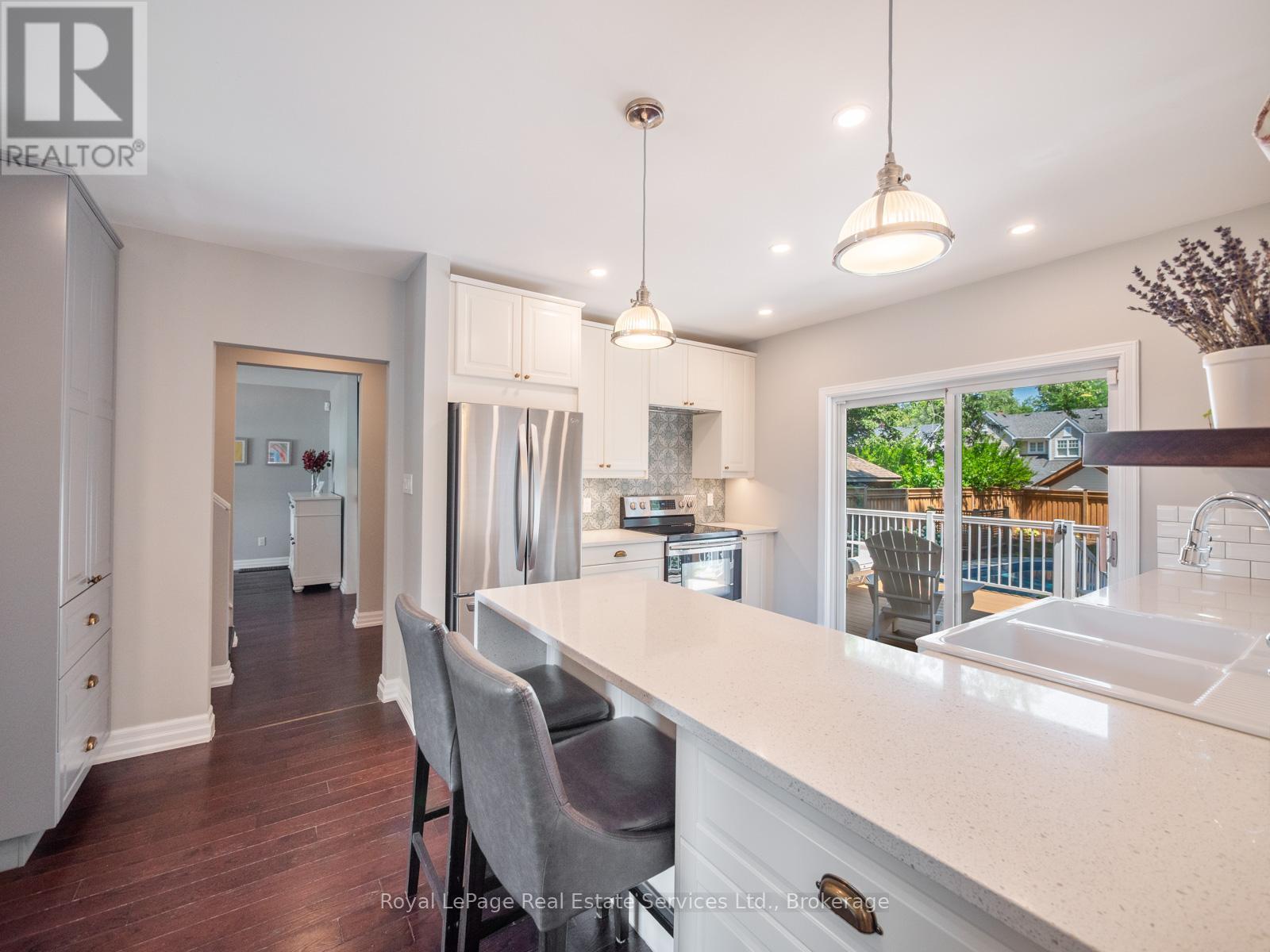 












247 ALLAN STREET

,
Oakville (OO Old Oakville),




Ontario
L6J3P2

