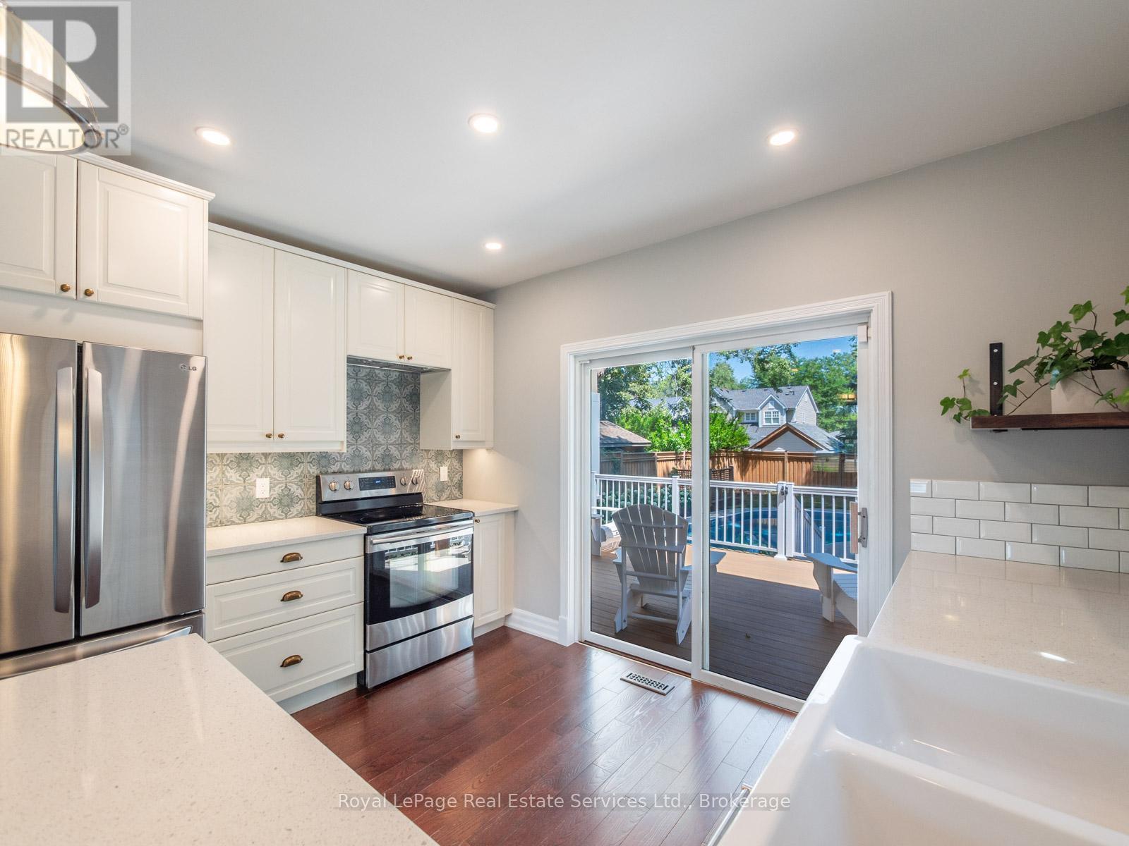 












247 ALLAN STREET

,
Oakville (OO Old Oakville),




Ontario
L6J3P2

