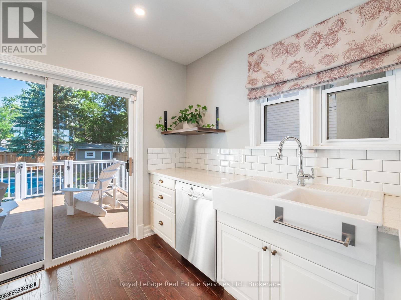 












247 ALLAN STREET

,
Oakville (OO Old Oakville),




Ontario
L6J3P2

