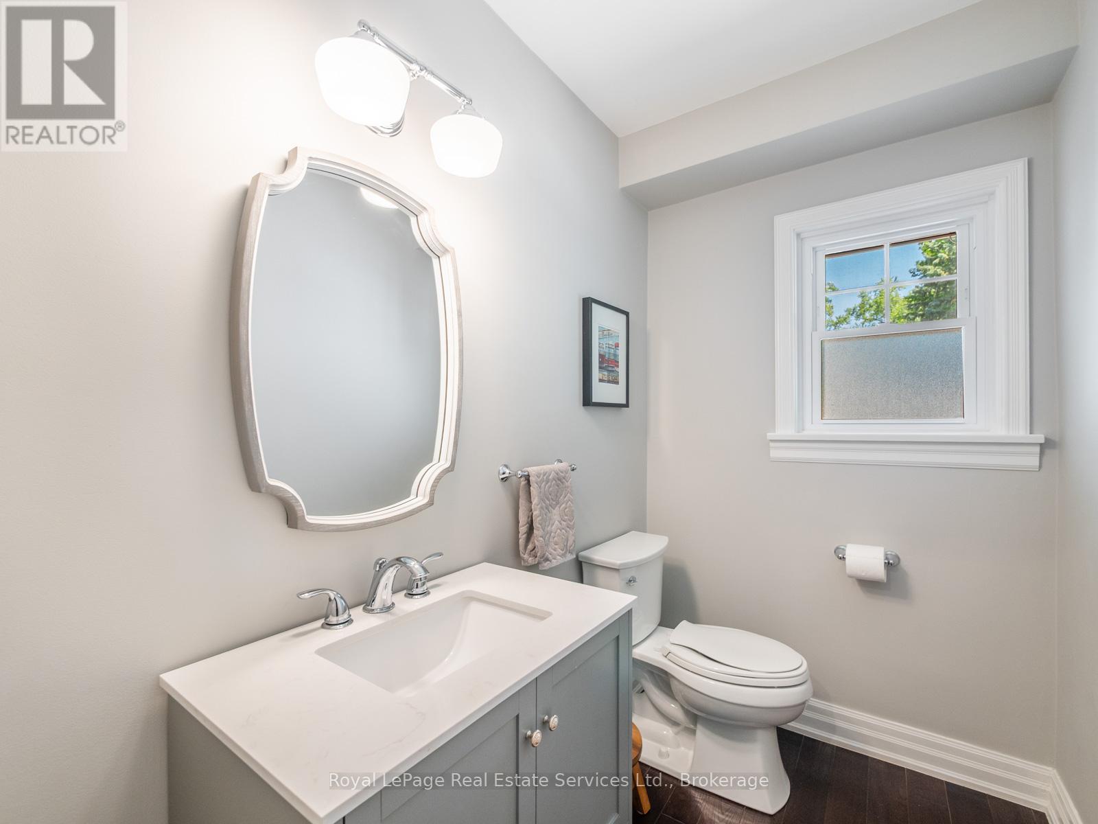 












247 ALLAN STREET

,
Oakville (OO Old Oakville),




Ontario
L6J3P2

