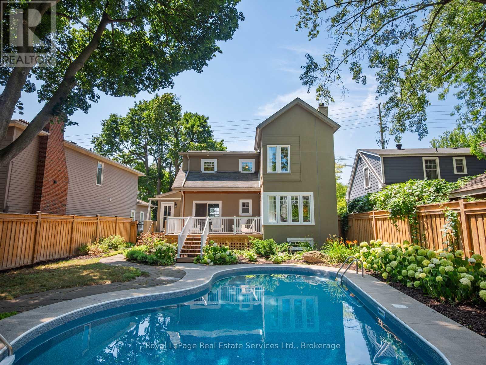 












247 ALLAN STREET

,
Oakville (OO Old Oakville),




Ontario
L6J3P2

