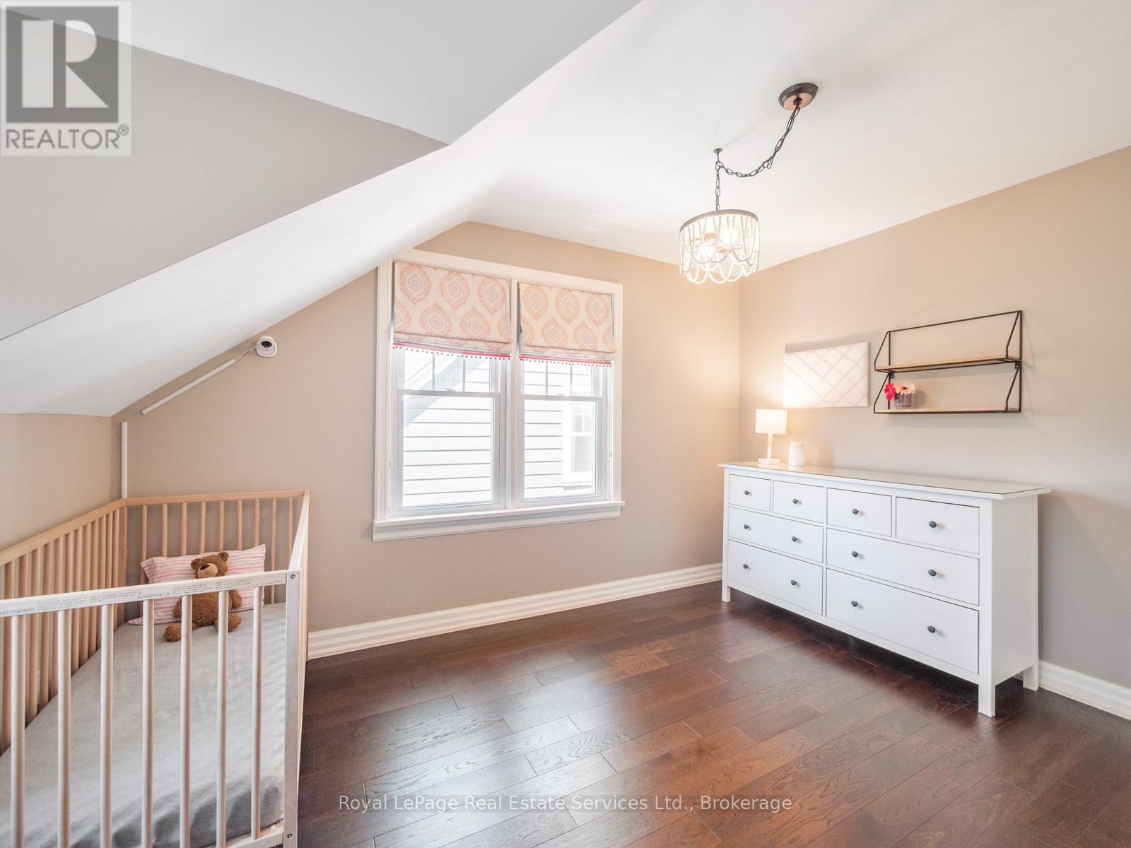 












247 ALLAN STREET

,
Oakville (OO Old Oakville),




Ontario
L6J3P2

