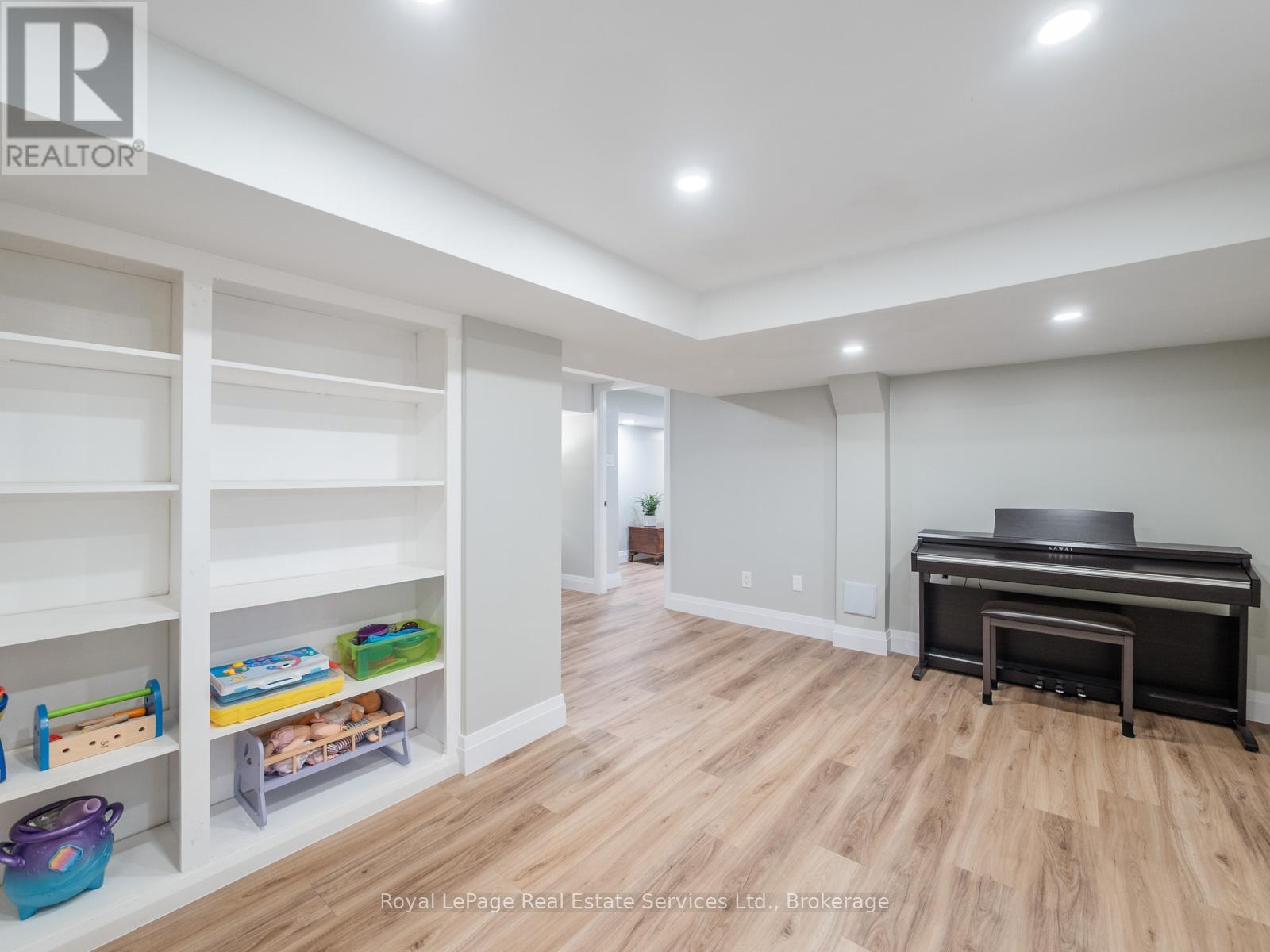 












247 ALLAN STREET

,
Oakville (OO Old Oakville),




Ontario
L6J3P2


