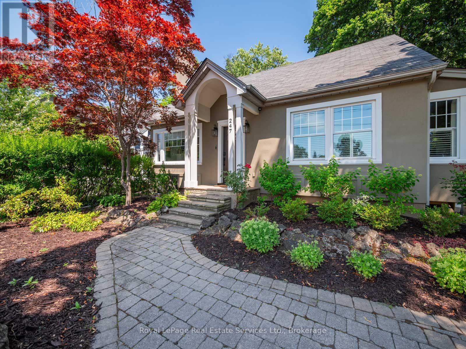 












247 ALLAN STREET

,
Oakville (OO Old Oakville),




Ontario
L6J3P2

