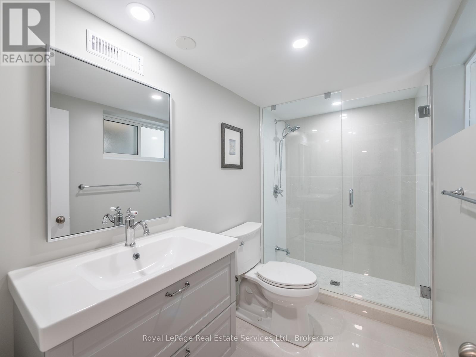 












247 ALLAN STREET

,
Oakville (OO Old Oakville),




Ontario
L6J3P2

