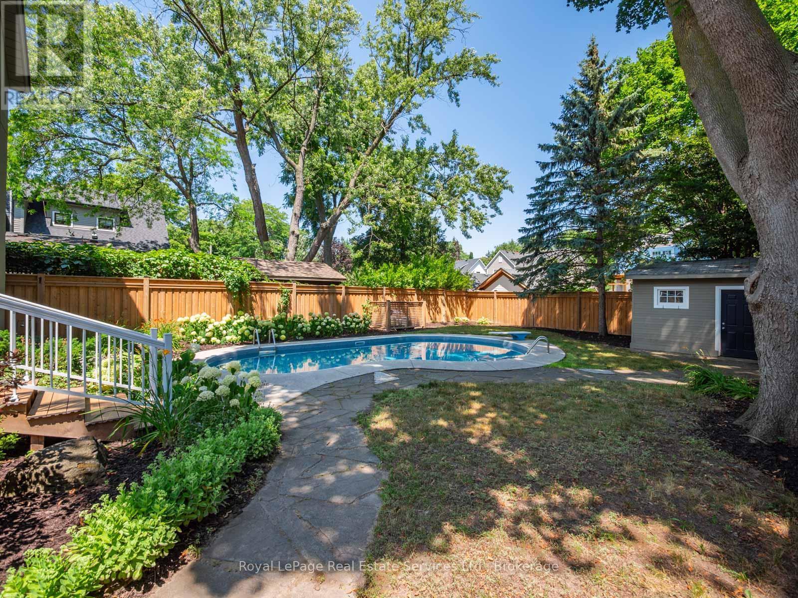 












247 ALLAN STREET

,
Oakville (OO Old Oakville),




Ontario
L6J3P2

