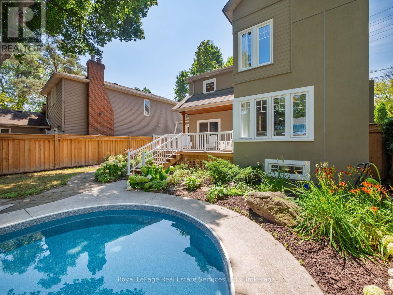 












247 ALLAN STREET

,
Oakville (OO Old Oakville),




Ontario
L6J3P2

