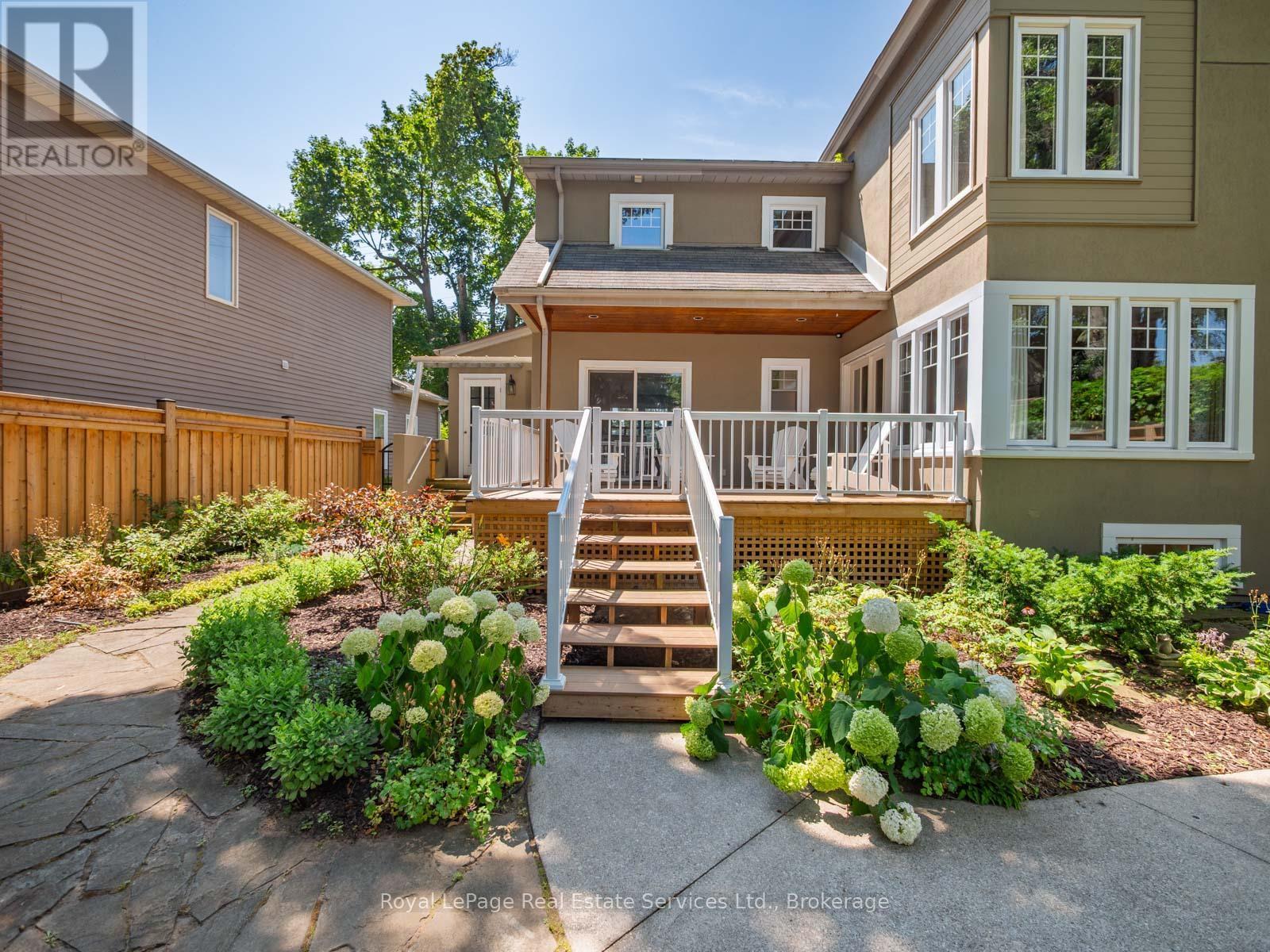 












247 ALLAN STREET

,
Oakville (OO Old Oakville),




Ontario
L6J3P2

