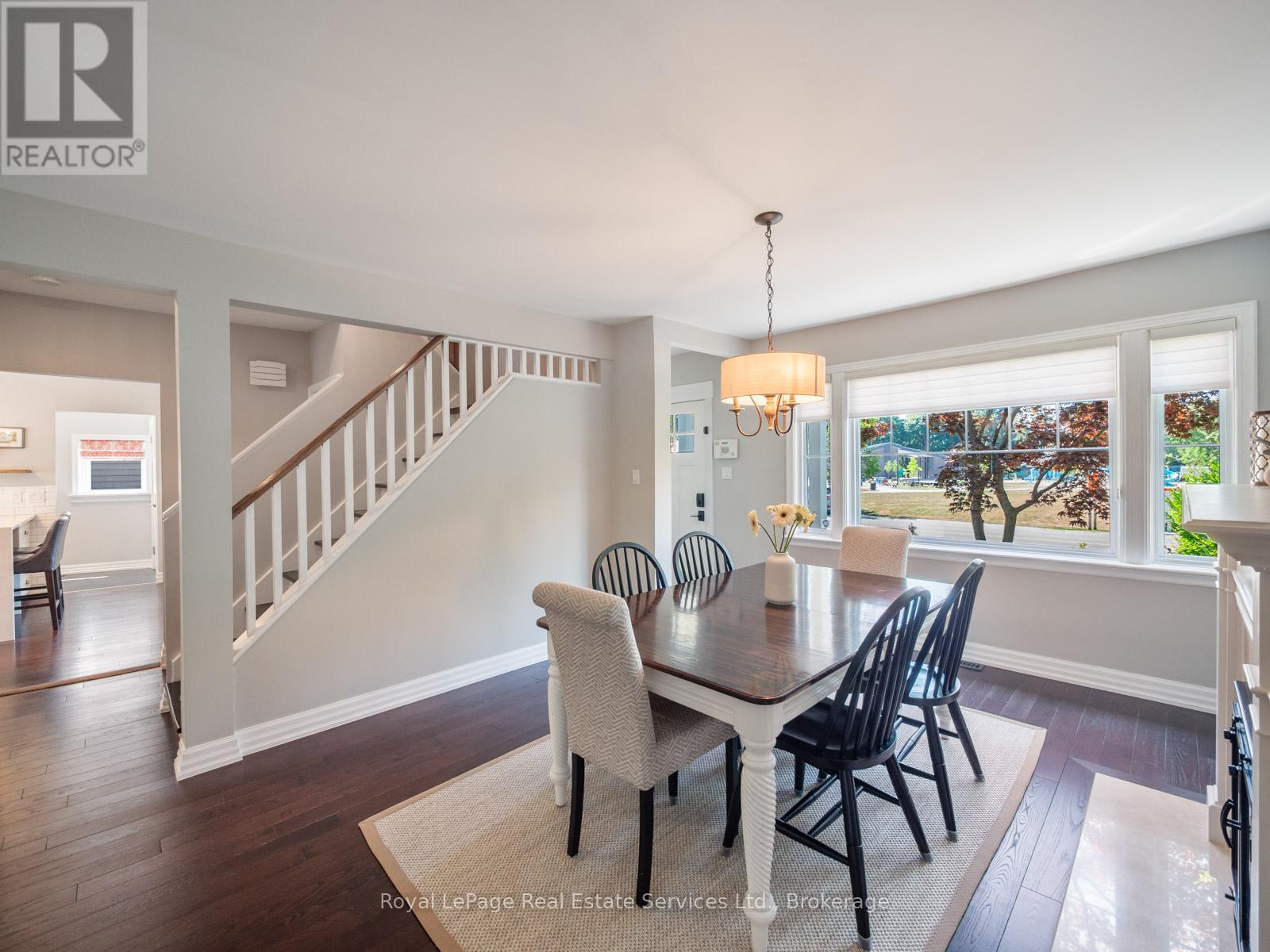 












247 ALLAN STREET

,
Oakville (OO Old Oakville),




Ontario
L6J3P2


