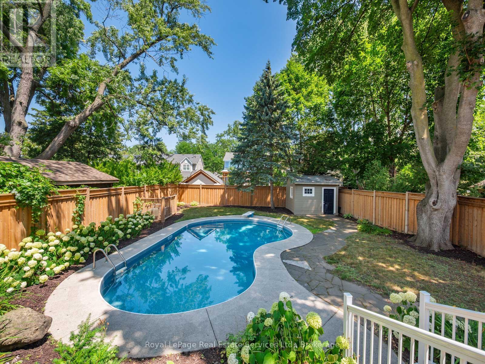 












247 ALLAN STREET

,
Oakville (OO Old Oakville),




Ontario
L6J3P2

