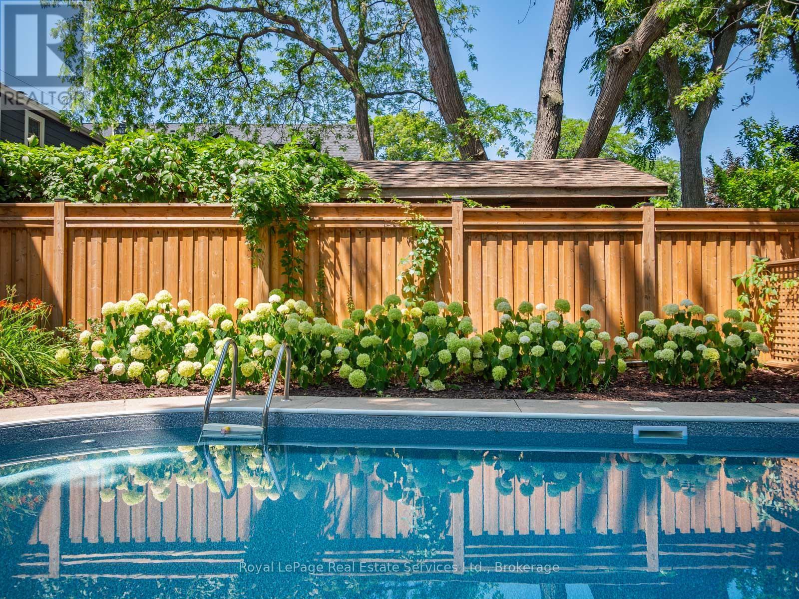 












247 ALLAN STREET

,
Oakville (OO Old Oakville),




Ontario
L6J3P2

