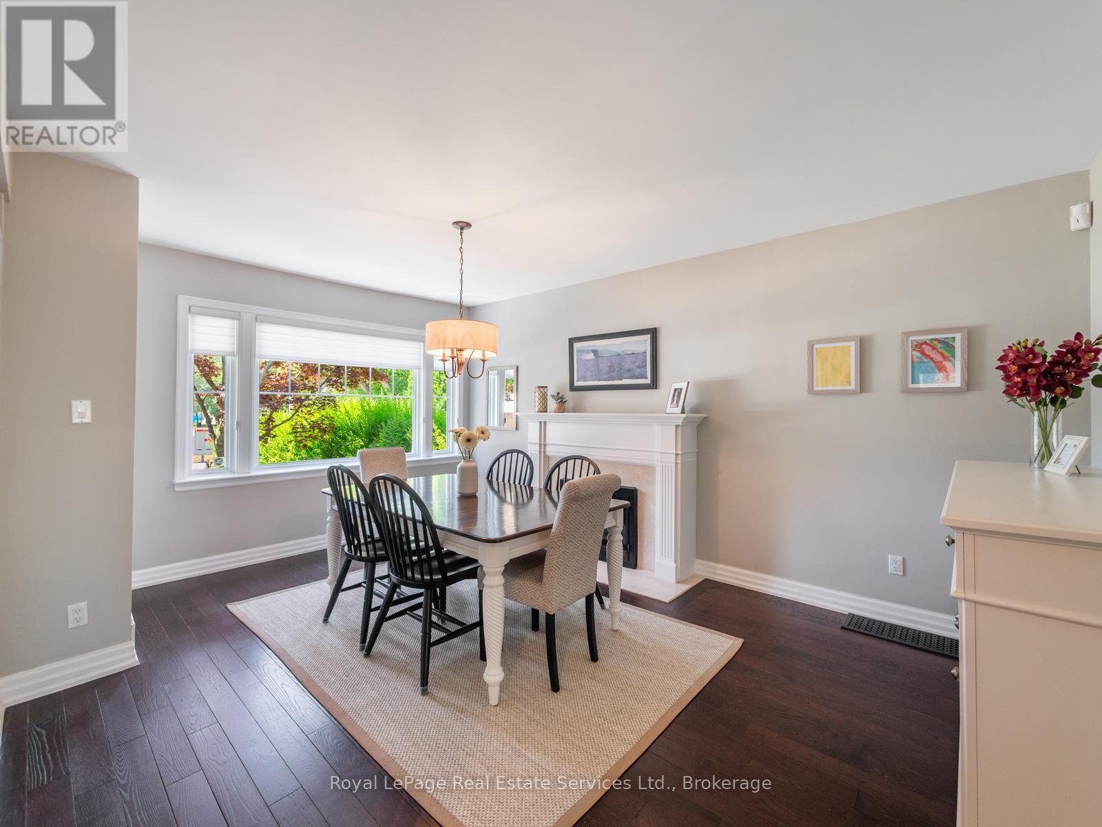












247 ALLAN STREET

,
Oakville (OO Old Oakville),




Ontario
L6J3P2


