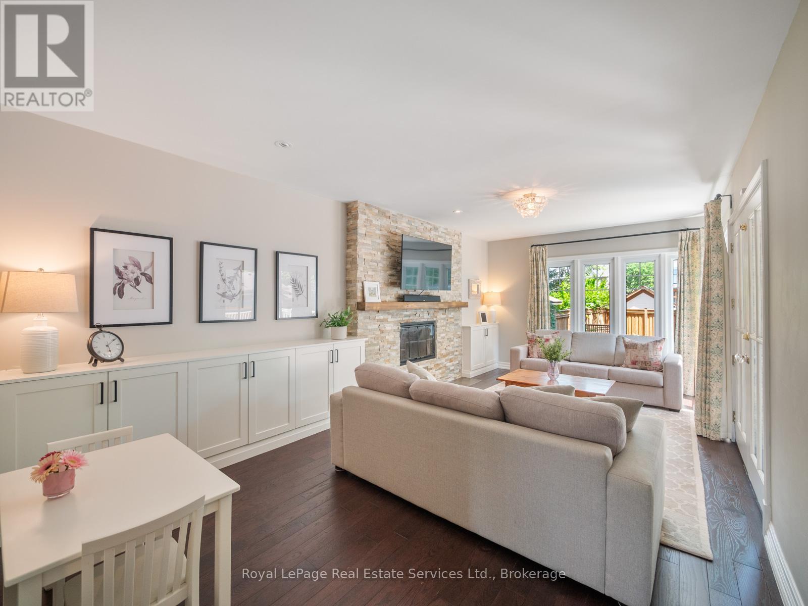 












247 ALLAN STREET

,
Oakville (OO Old Oakville),




Ontario
L6J3P2

