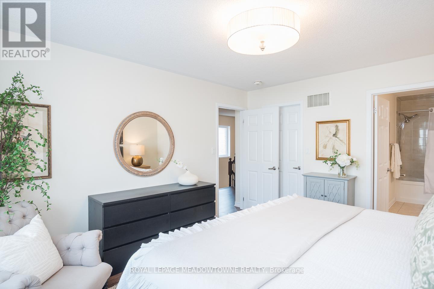 












335 GOODING CRESCENT

,
Milton,




Ontario
L9E0A5

