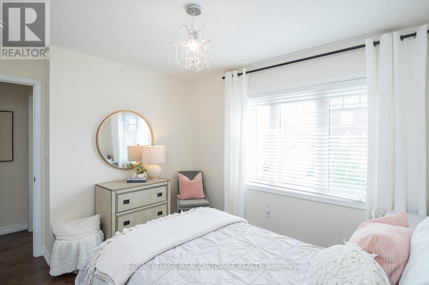 












335 GOODING CRESCENT

,
Milton,




Ontario
L9E0A5

