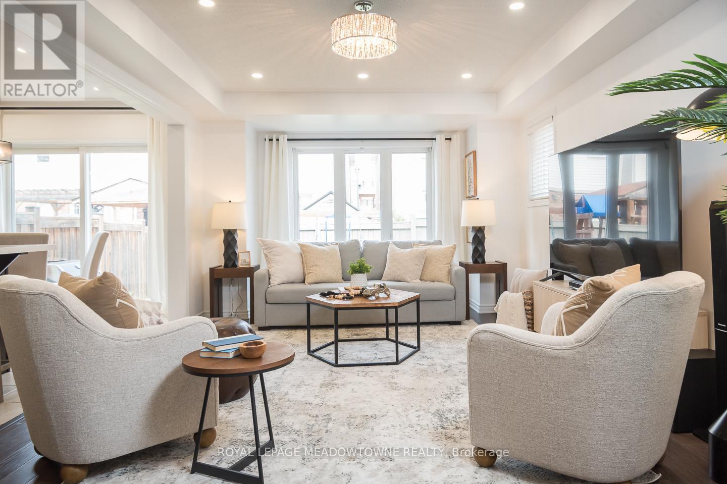












335 GOODING CRESCENT

,
Milton,




Ontario
L9E0A5


